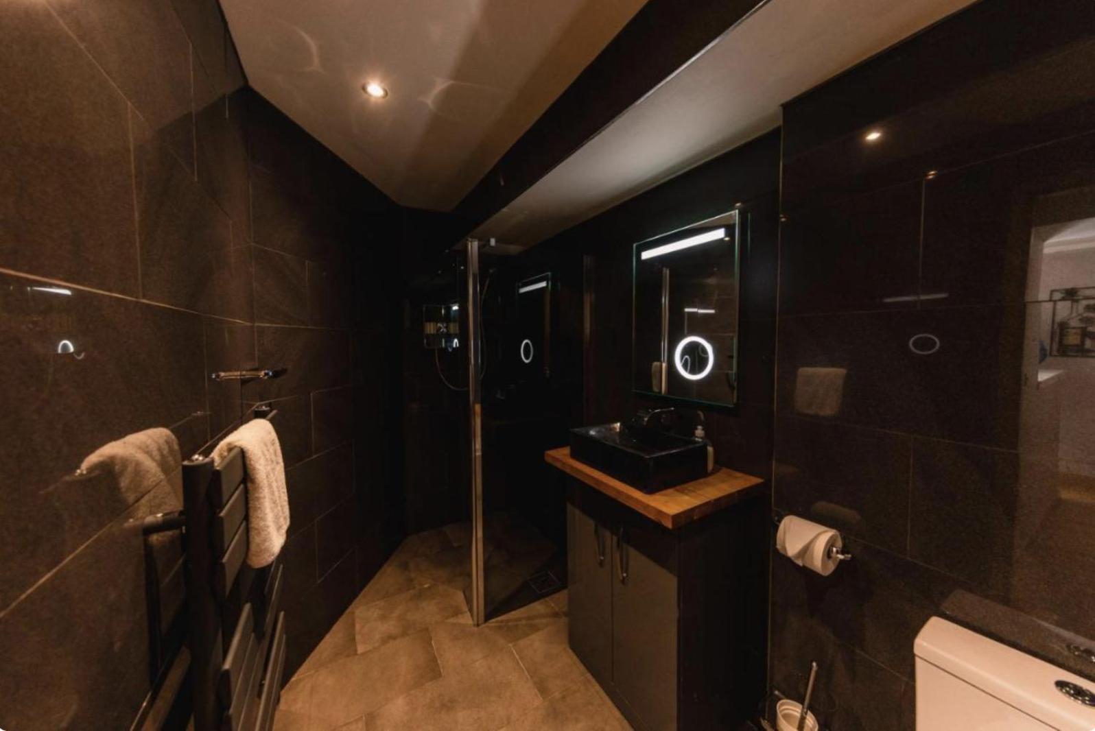Superb Luxury Apartment By Canal - Central Edinburgh Eksteriør billede