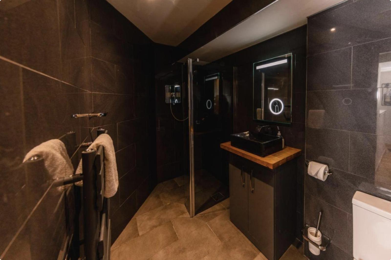 Superb Luxury Apartment By Canal - Central Edinburgh Eksteriør billede