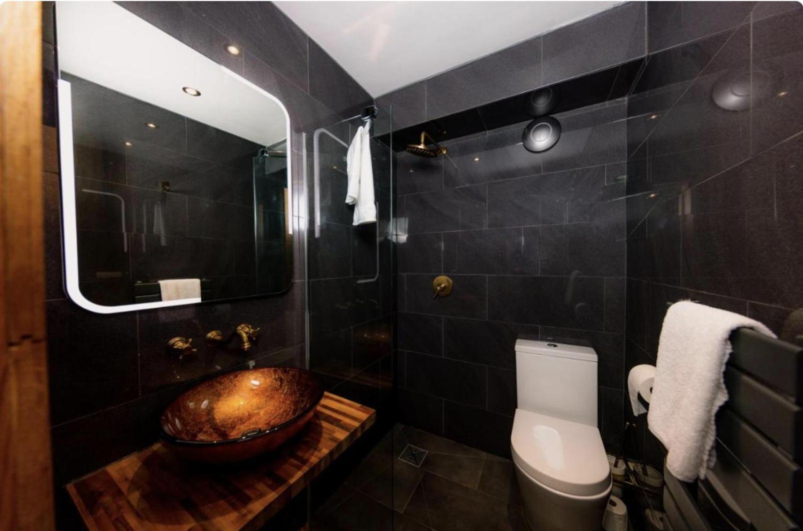 Superb Luxury Apartment By Canal - Central Edinburgh Eksteriør billede