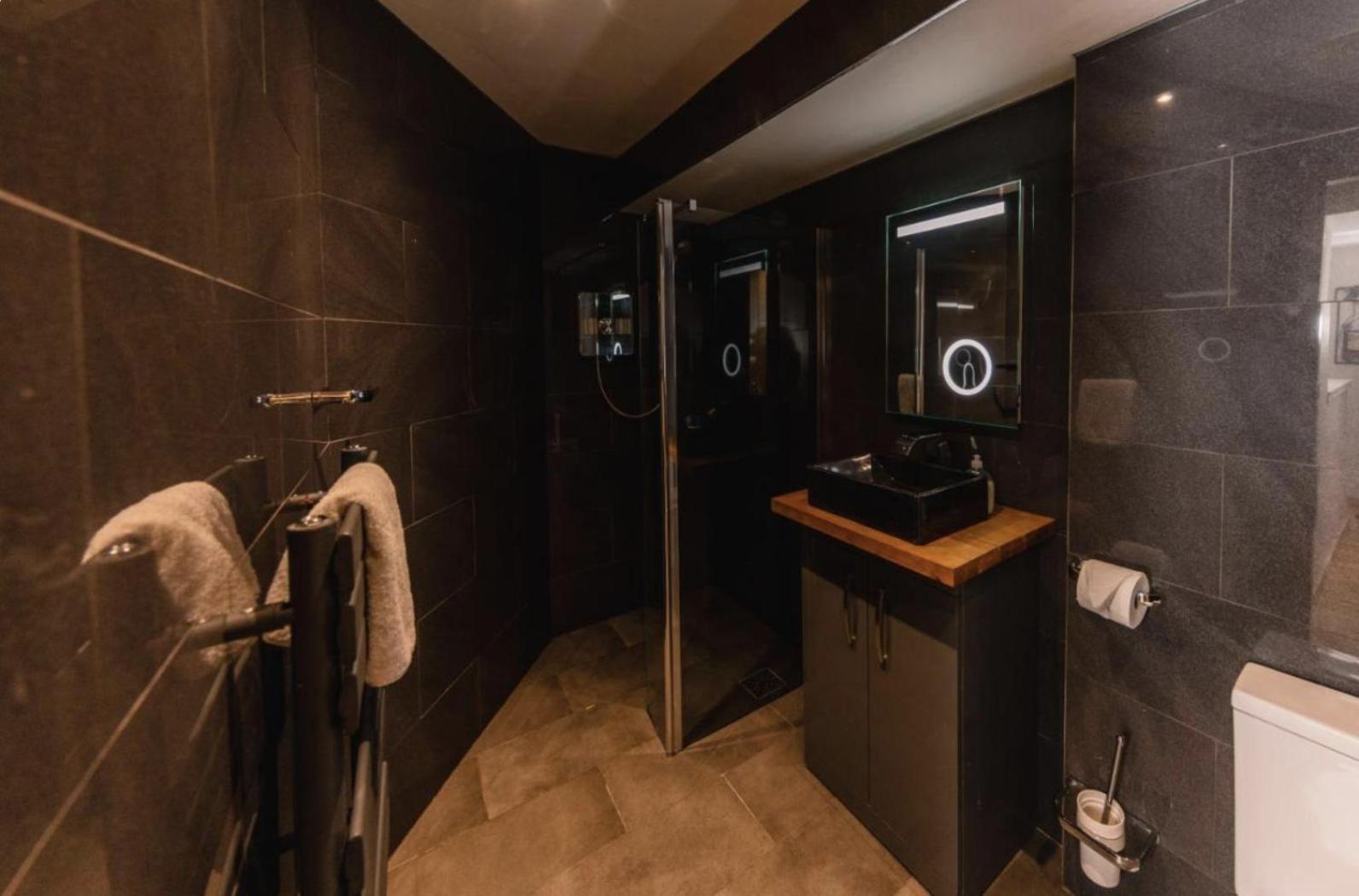 Superb Luxury Apartment By Canal - Central Edinburgh Eksteriør billede