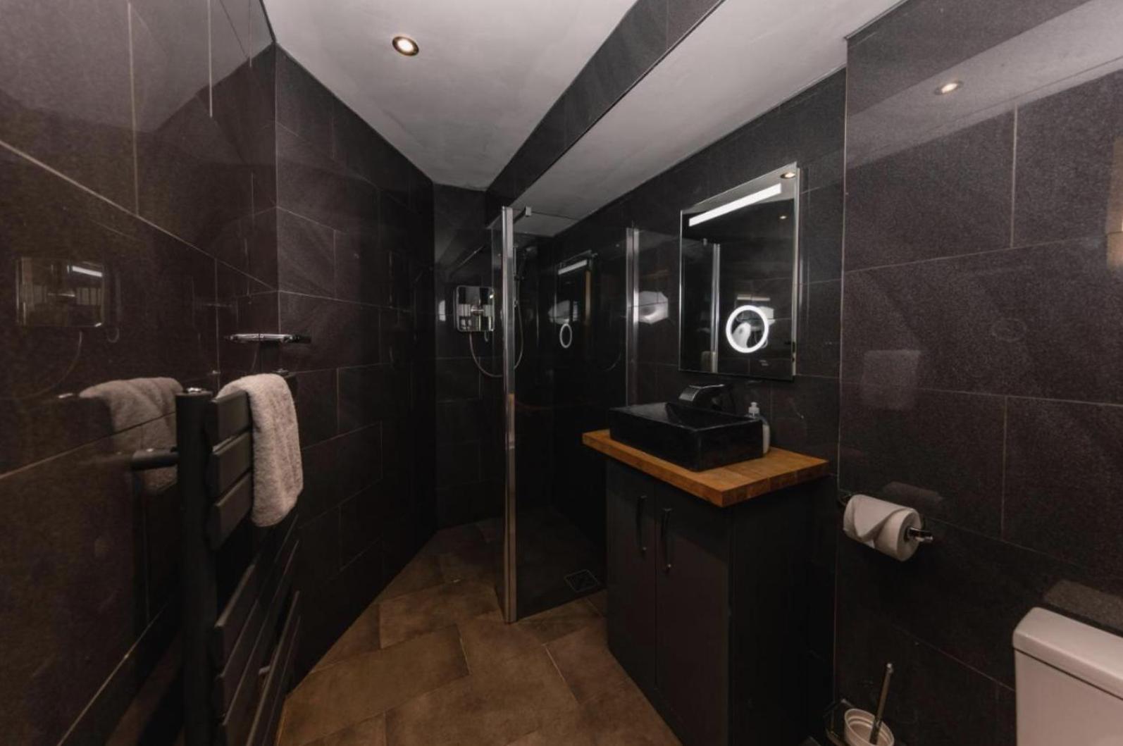 Superb Luxury Apartment By Canal - Central Edinburgh Eksteriør billede